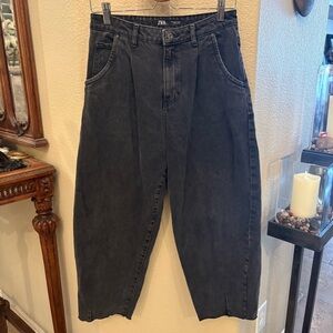 ZARA Women Charcoal Black Baggy Raw Hem Cropped Jeans Size 6